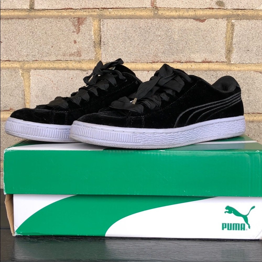 Puma Basket Classic Velour Black Sneakers Size 6.5